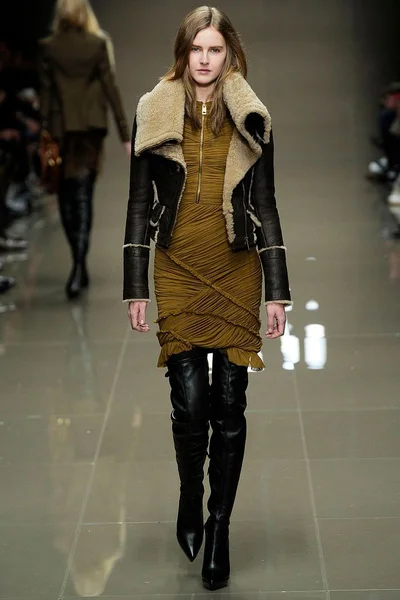 Look 3